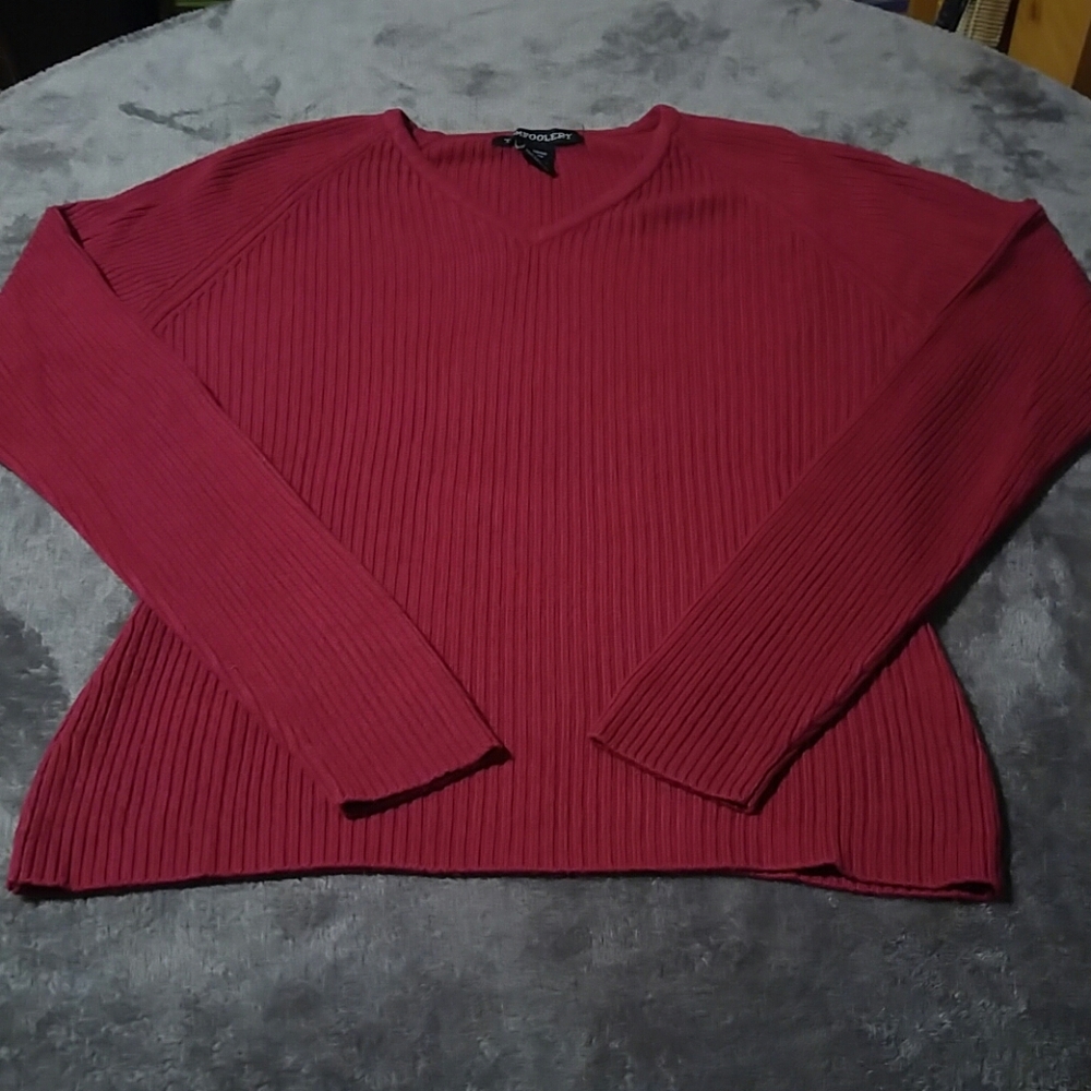 Fuchsia ribbed raglan sleeve v-neck sweater size small